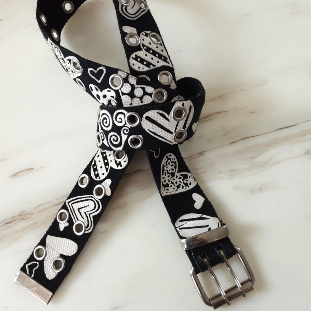 Double Prong Canvas Black and White Heart Pattern Belt Sz M/L